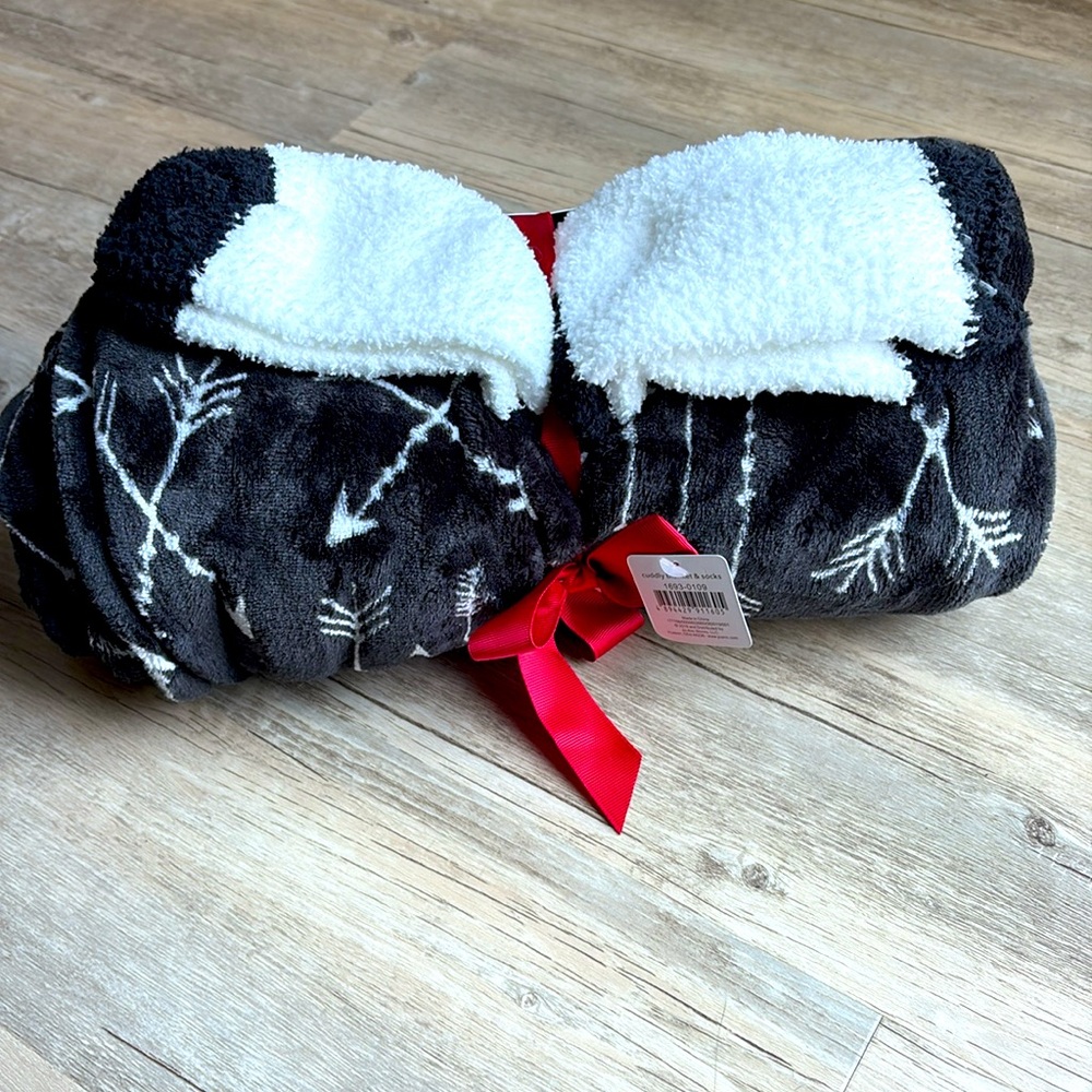 Cuddly Blanket and Socks Set